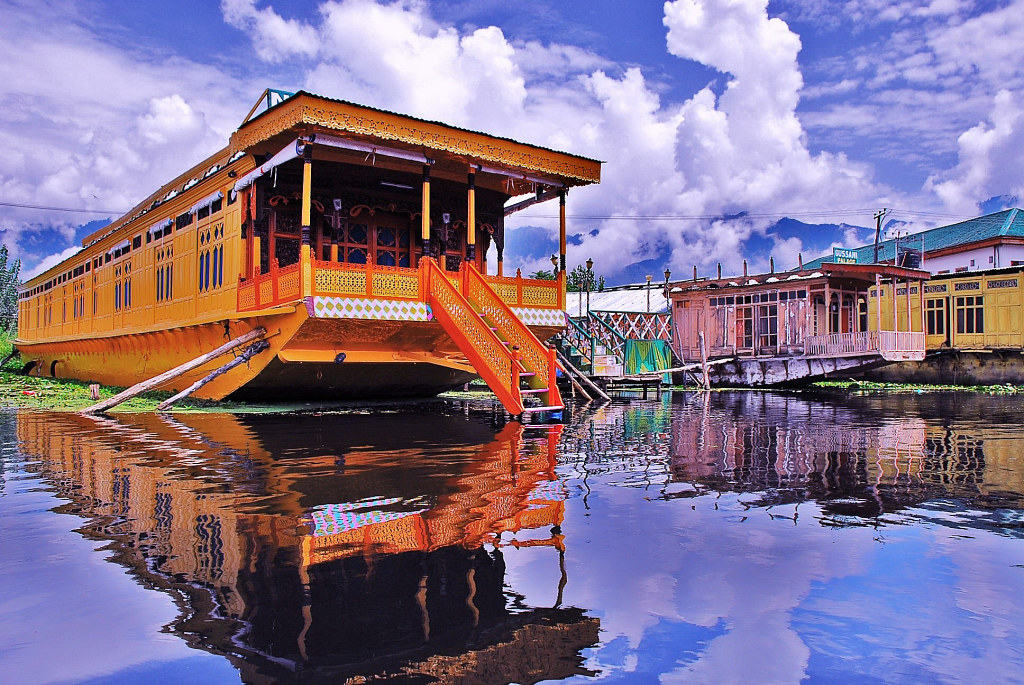 Majestic Houseboat floating in Dal Lake , best places to visit in kashmir