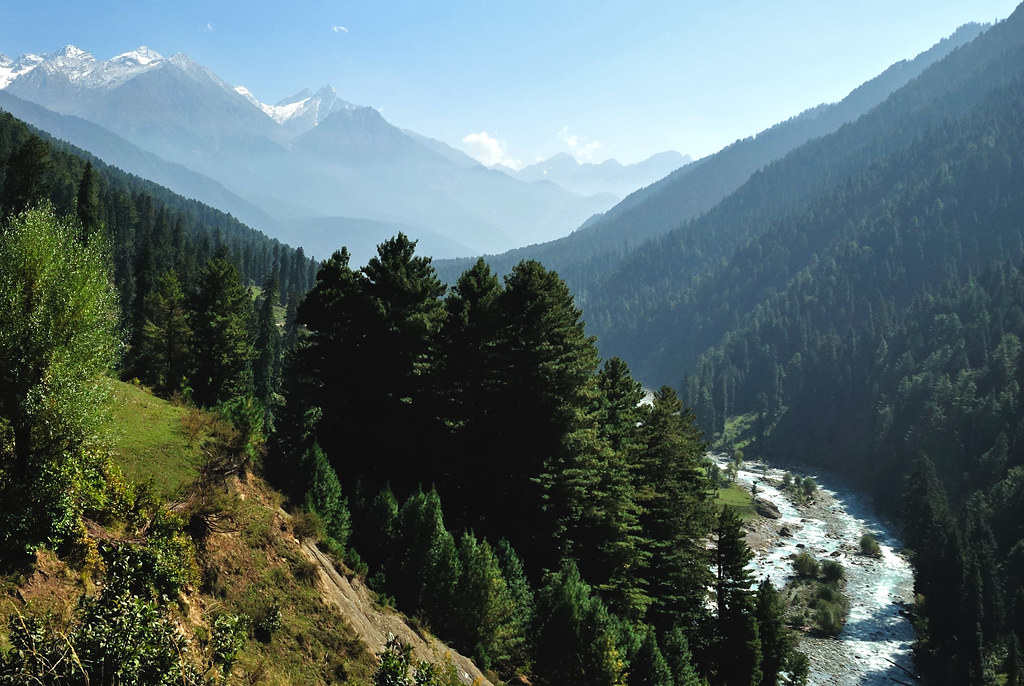Beautiful scenery of Aru valley in Pahalgam, Best places to visit in Kashmir